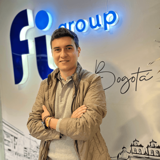 Trabajar en FI-GROUP es una experiencia enriquecedora, cada empresa y proyecto presenta un nuevo desafío que me impulsa aprender sobre diferentes sectores, tecnologías y políticas públicas regionales de Hispanoamérica. Lo que más aprecio es la oportunidad de acompañar empresas en procesos de I+D+i, en donde se estructuren propuestas concretas para buscar financiamiento y convertir las ideas o iniciativas en soluciones prácticas para cada entorno. Es un trabajo reconfortante, especialmente cuando ves que lo que hiciste realmente tiene un impacto en la empresa, y en el país.